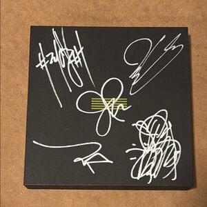 Autographed Bigbang album with photo book
